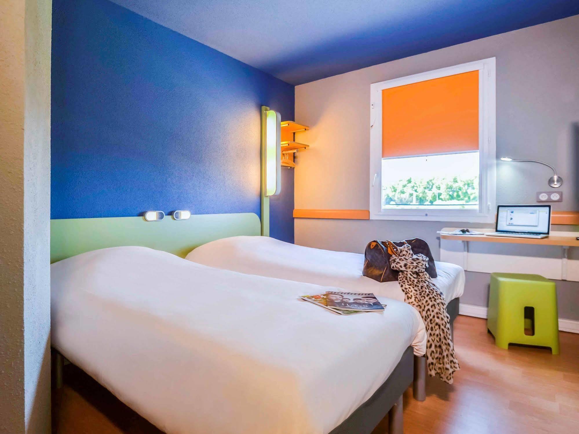 Ibis Budget Porte De Camargue Saint-Martin-de-Crau Exteriör bild