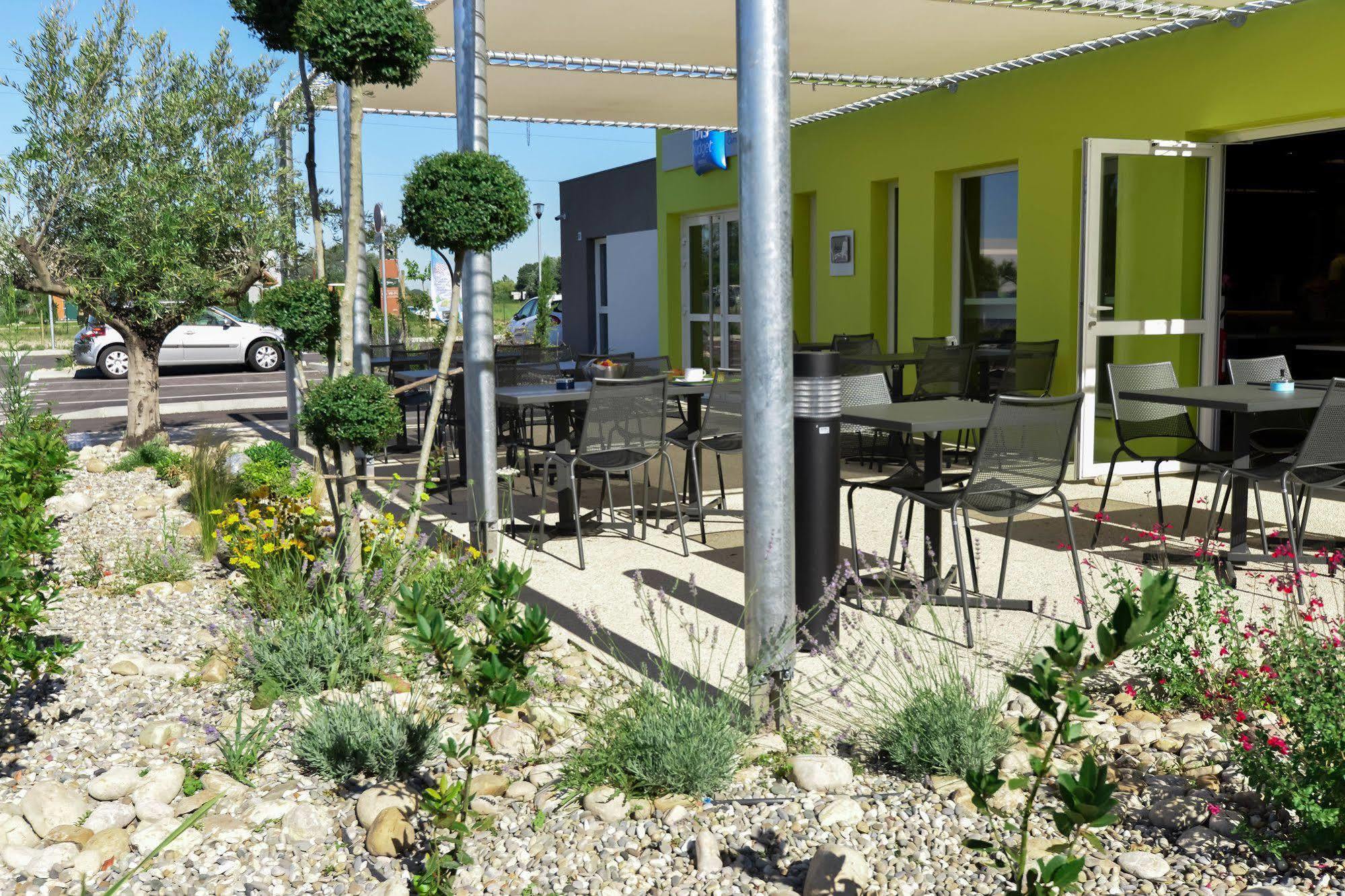 Ibis Budget Porte De Camargue Saint-Martin-de-Crau Exteriör bild